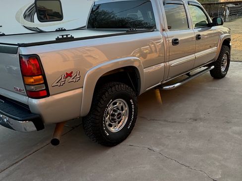 Used 2007 GMC Sierra 2500 SLT w/ Heavy-Duty Power Package AWD/4WD image 2