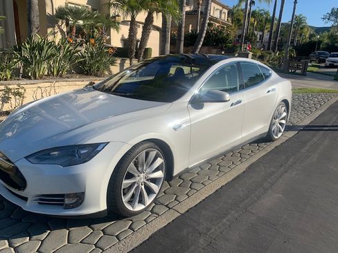 Used 2012 Tesla Model S Signature Performance image 2