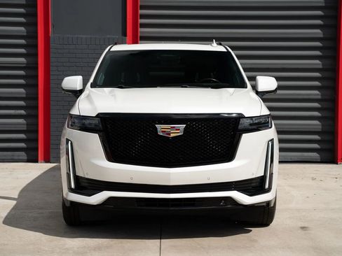 Used 2022 Cadillac Escalade ESV Sport Platinum w/ Heavy-Duty Trailer Package image 1