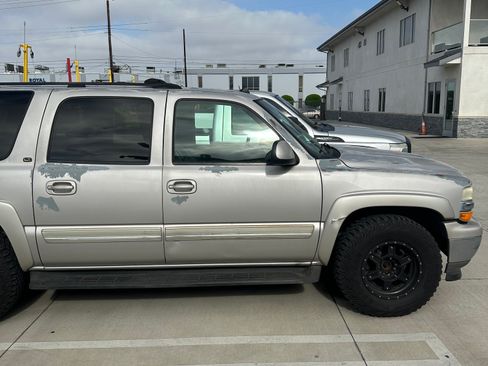 Used 2005 Chevrolet Suburban LT w/ Preferred Equipment Group AWD/4WD image 5