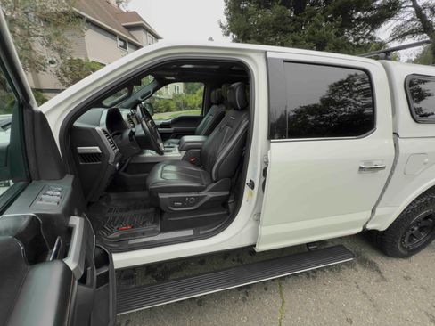 Used 2018 Ford F150 Platinum w/ Equipment Group 701A Luxury image 10