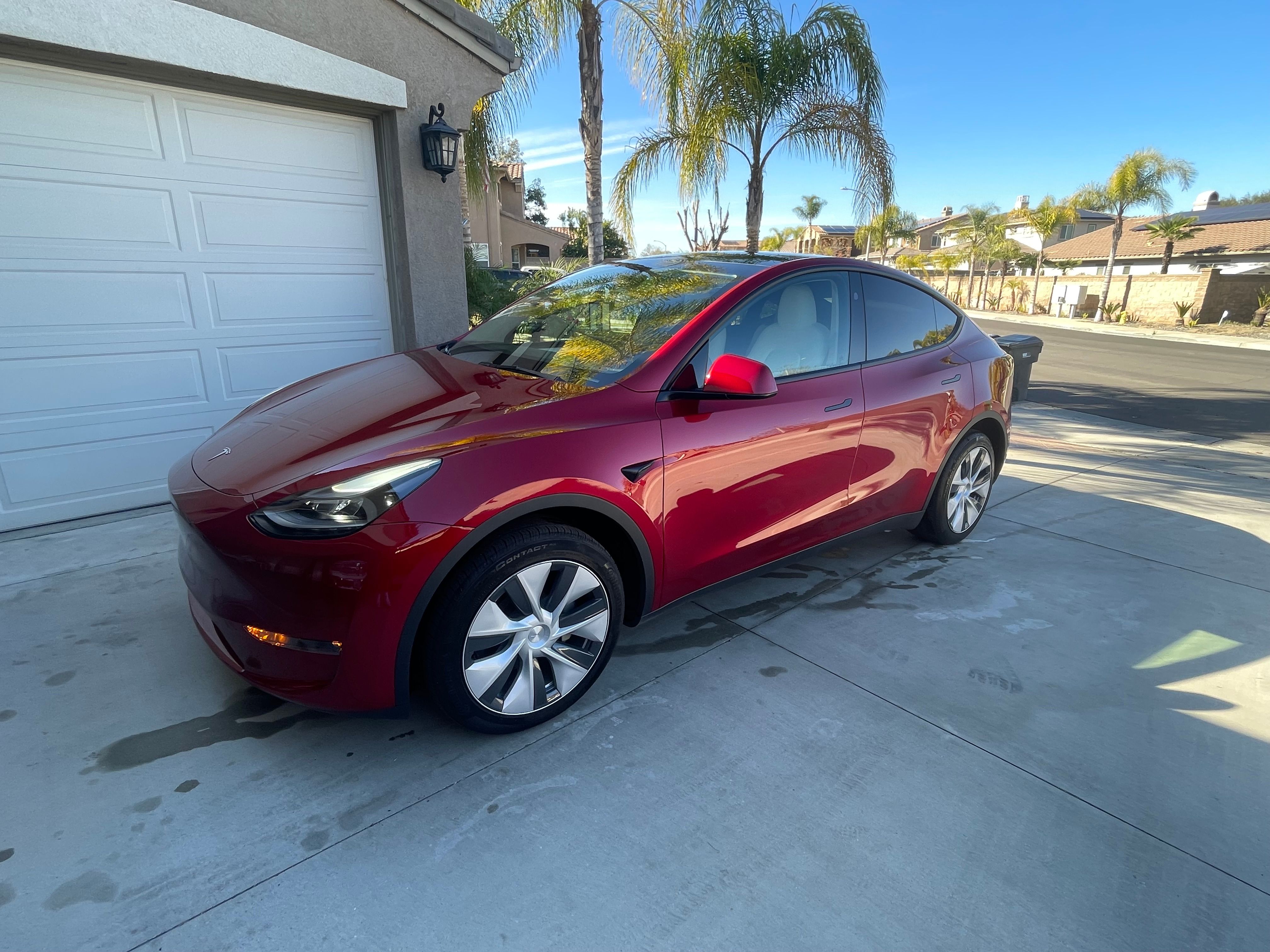 Used 2024 Tesla Model Y 2WD image 2