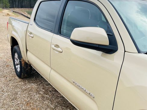 Used 2017 Toyota Tacoma SR5 w/ Tow Package image 9