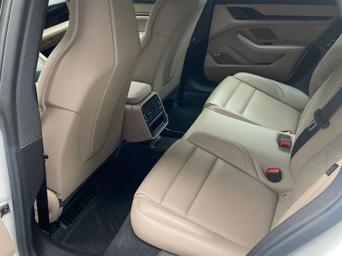 Used 2022 Porsche Taycan image 8