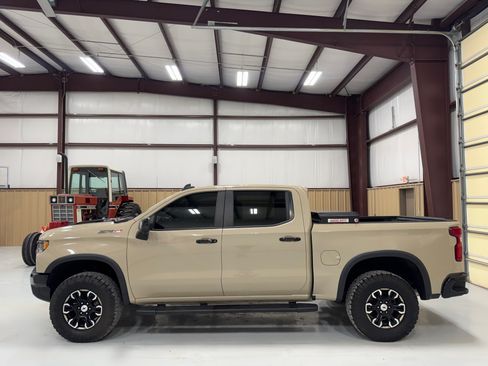 Used 2022 Chevrolet Silverado 1500 ZR2 AWD/4WD image 2