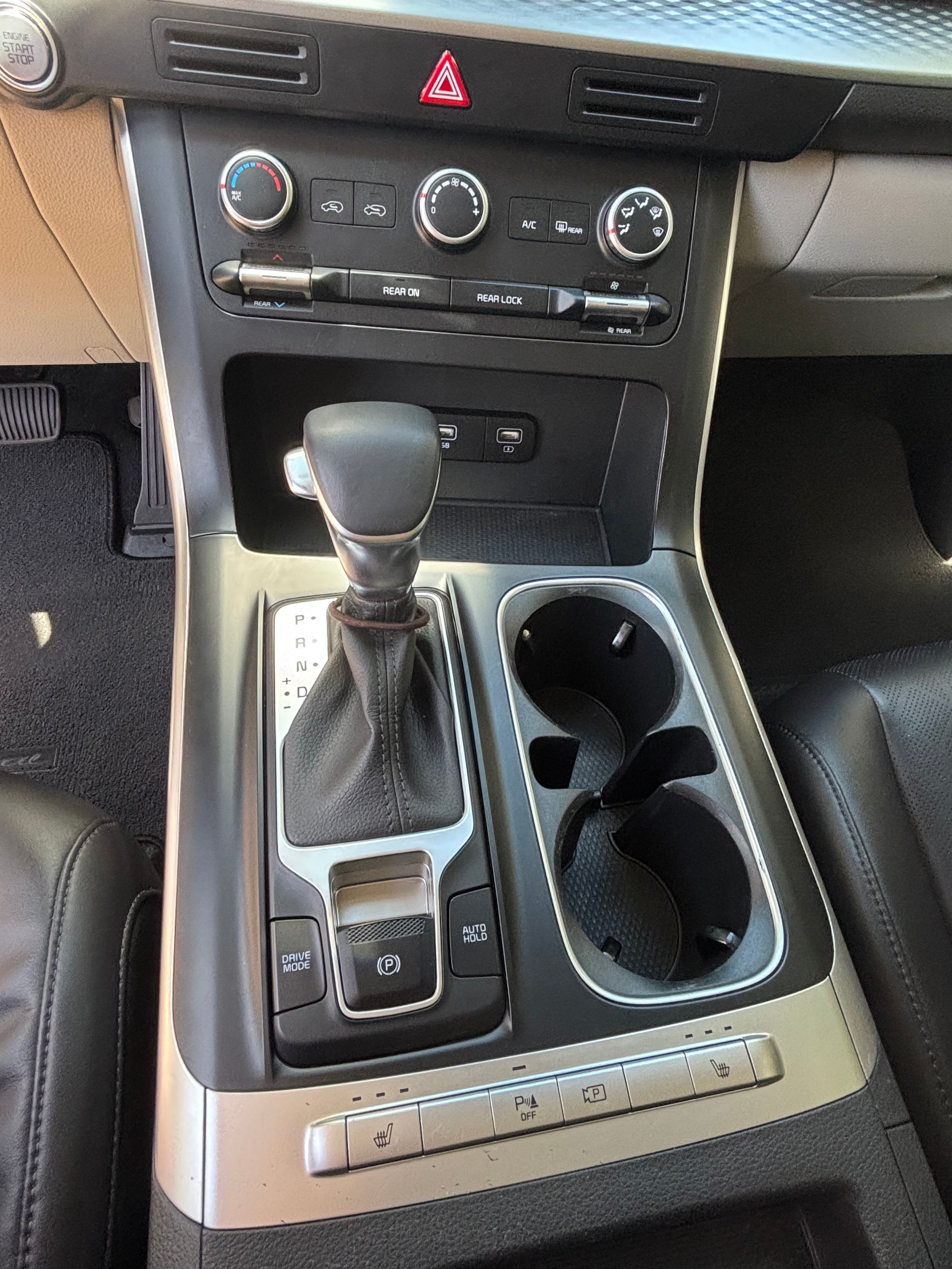 Used 2023 Kia Carnival LX FWD image 13