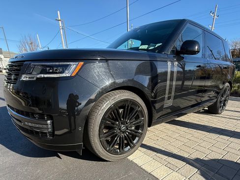 Used 2024 Land Rover Range Rover Long Wheelbase Autobiography image 2