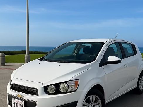 Used 2016 Chevrolet Sonic LT image 2