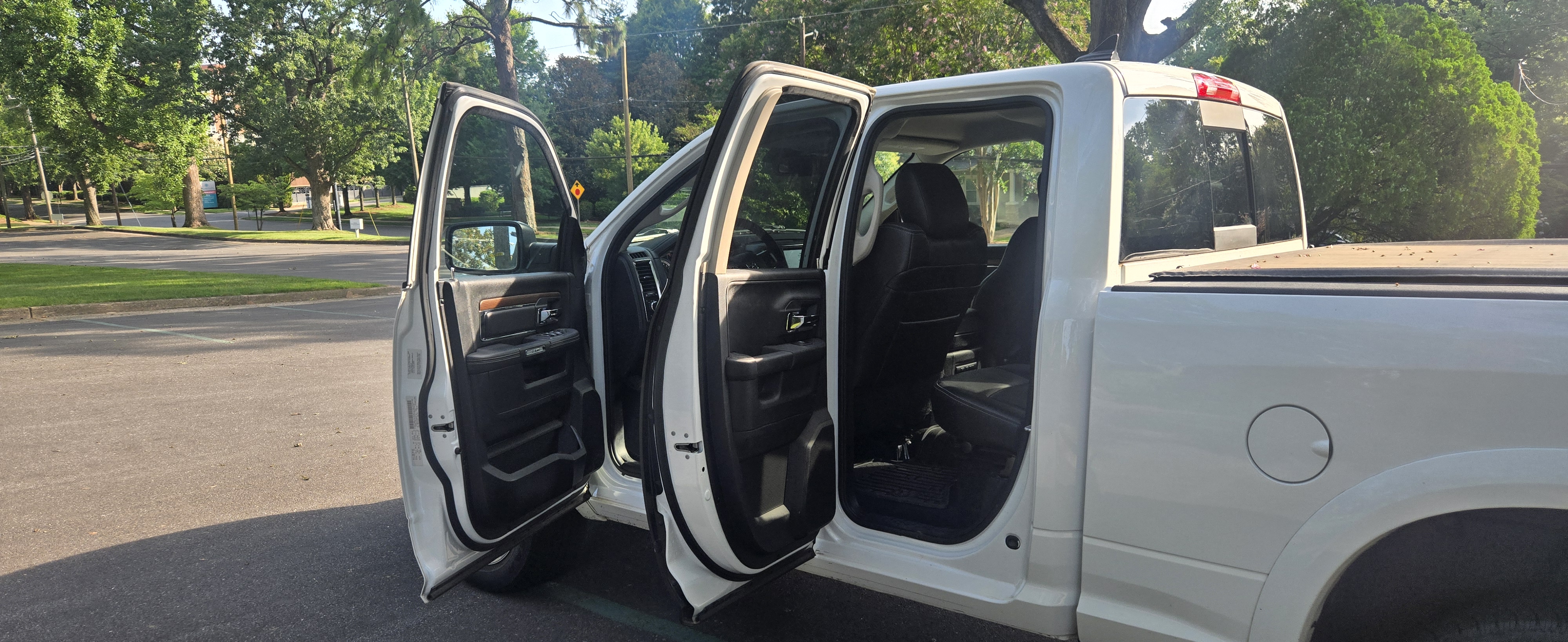Used 2015 RAM 1500 Laramie AWD/4WD image 14