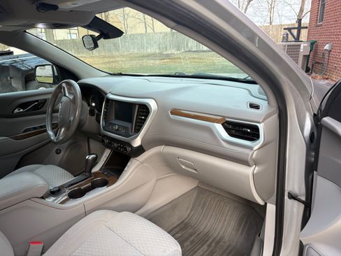 Used 2019 GMC Acadia SLE w/ LPO, Floor Liner Package image 12