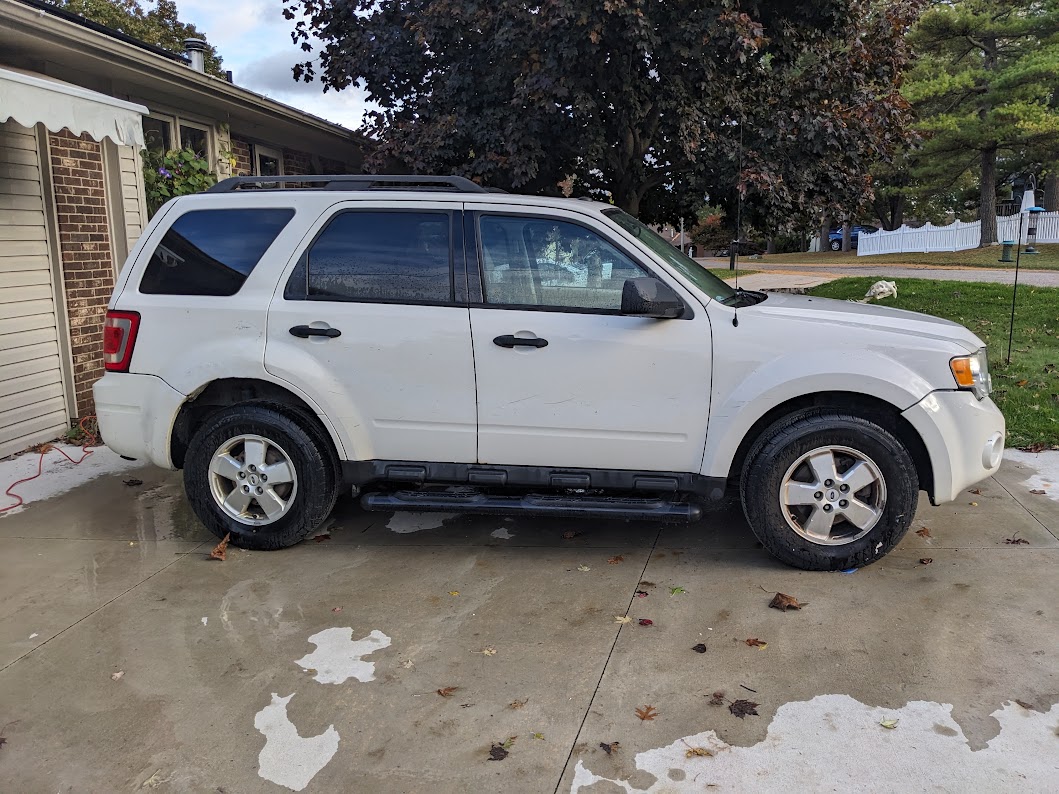 Used 2011 Ford Escape XLT w/ 201A Rapid Spec Order Code FWD image 2