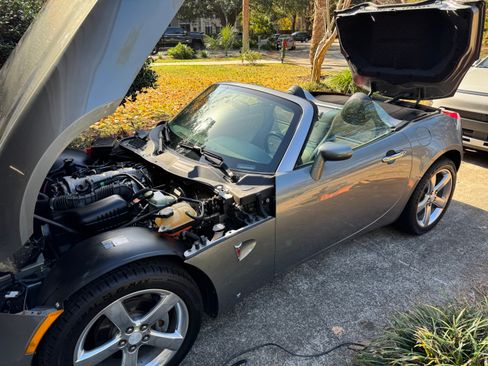Used 2006 Pontiac Solstice Convertible w/ Premium Package RWD image 5