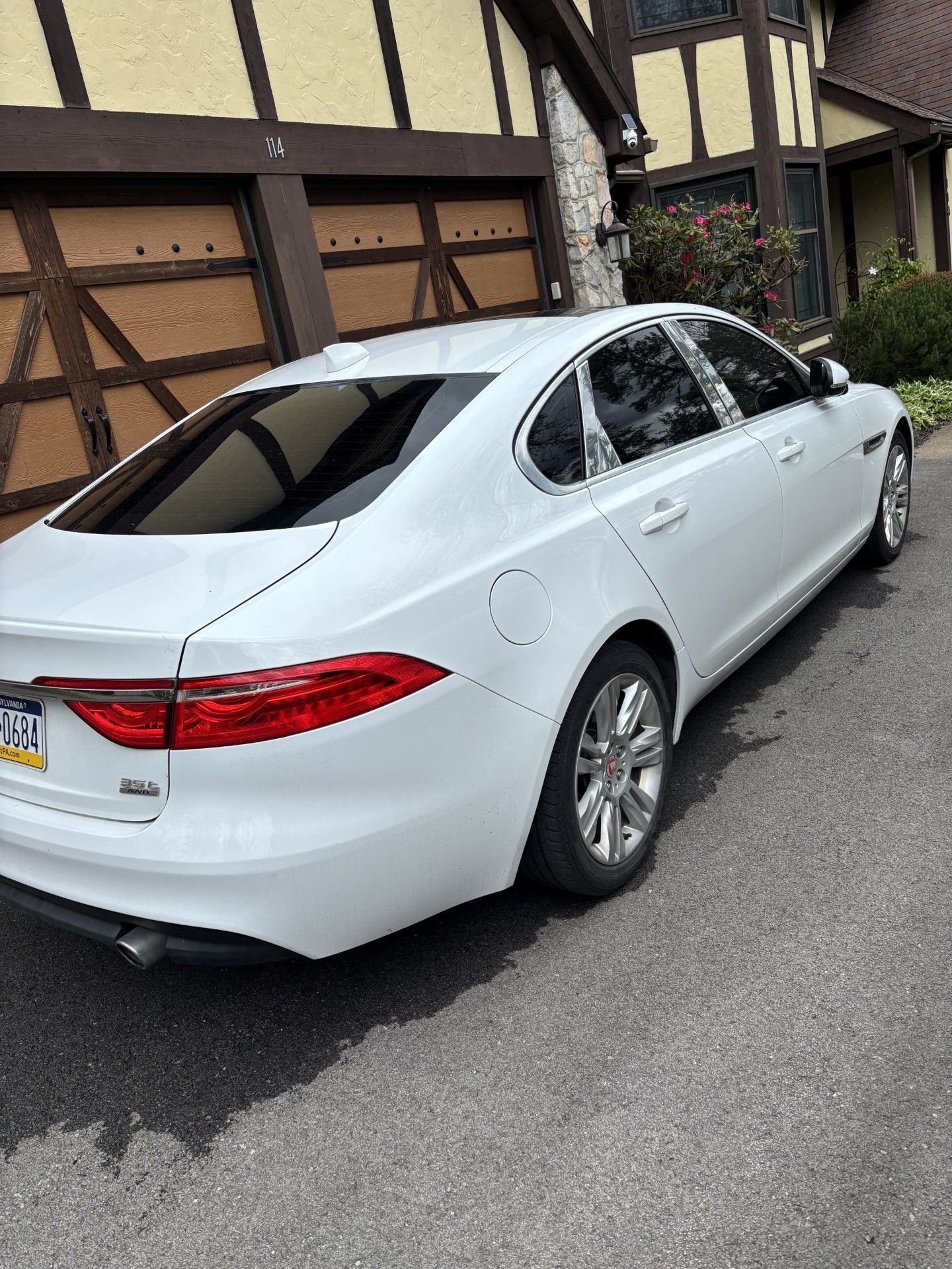 Used 2017 Jaguar XF Premium AWD/4WD image 4