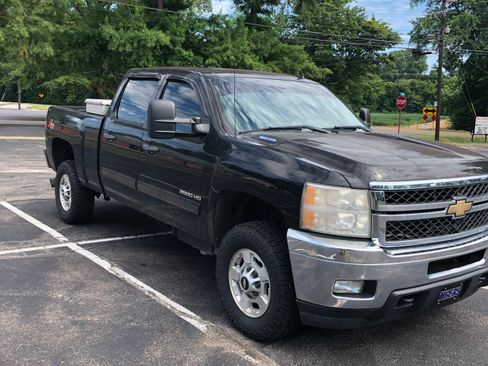 Used 2011 Chevrolet Silverado 2500 LT w/ Interior Plus Package image 3