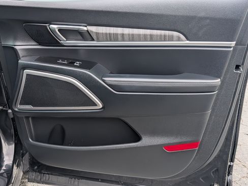 Used 2024 Kia Telluride EX w/ EX Captain's Chair Package image 20