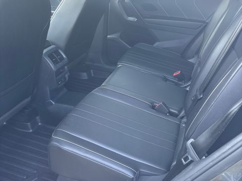 Used 2022 Volkswagen Tiguan SE w/ Panoramic Sunroof Package AWD/4WD image 12