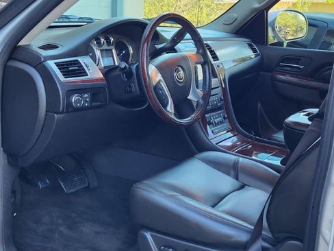 Used 2013 Cadillac Escalade EXT Luxury image 4