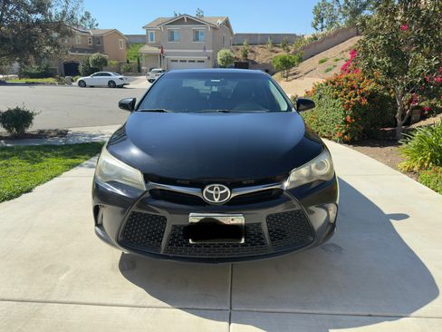 Used 2016 Toyota Camry SE image 4