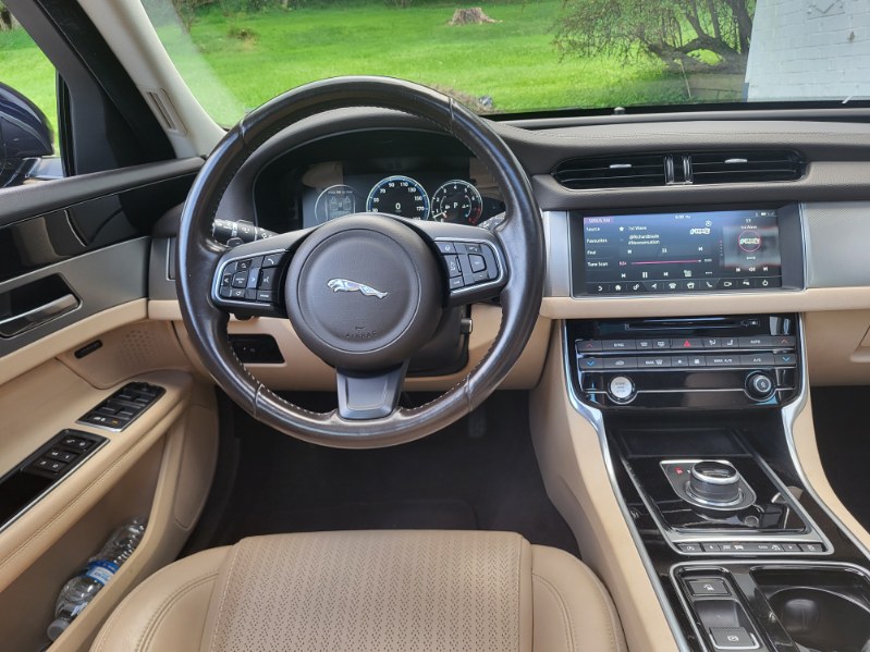 Used 2017 Jaguar XF Prestige AWD/4WD image 9