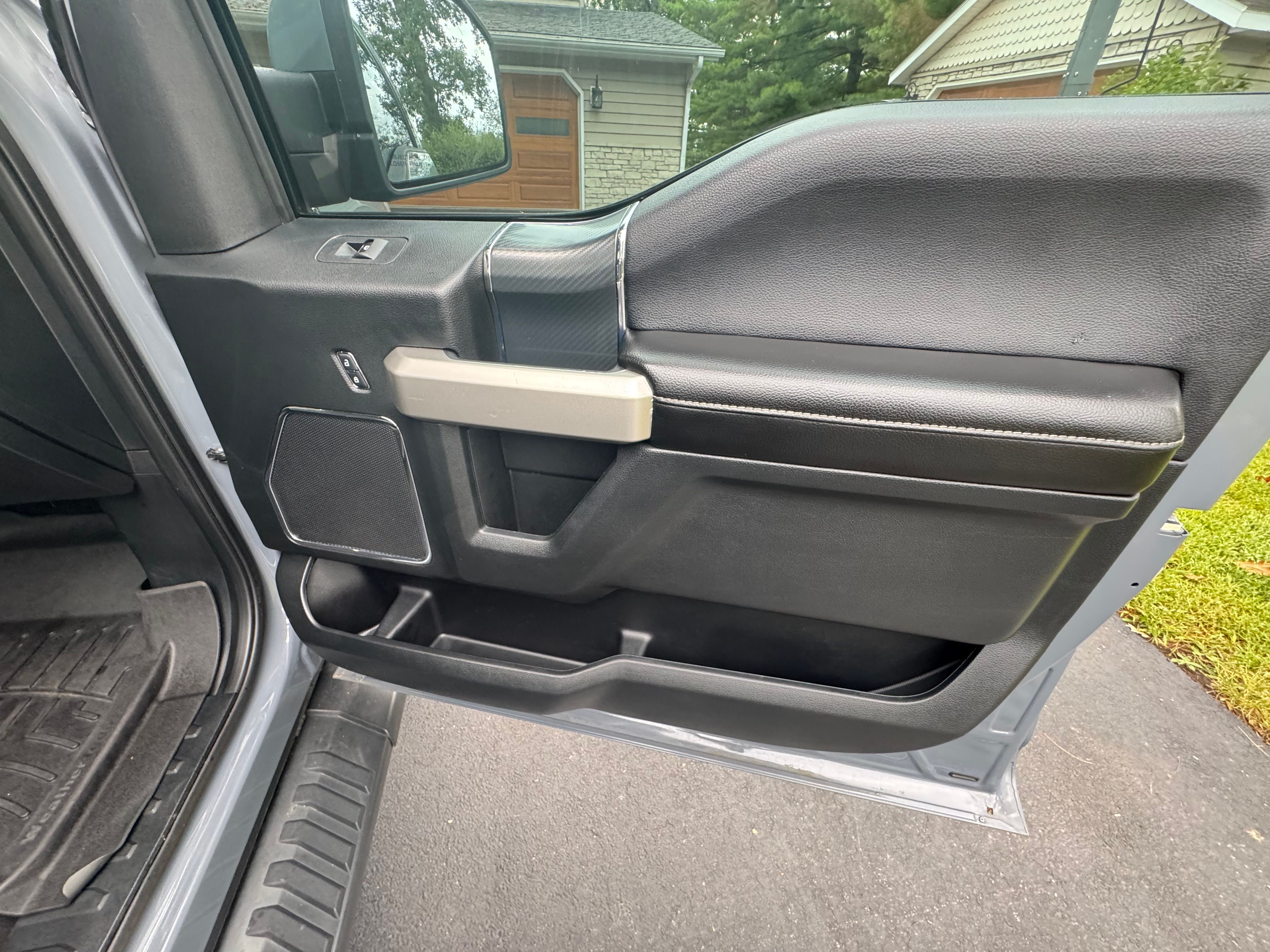 Used 2019 Ford F150 Lariat w/ Equipment Group 502A Luxury AWD/4WD image 15