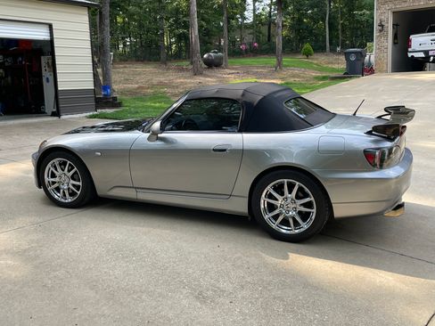 Used 2004 Honda S2000 image 6