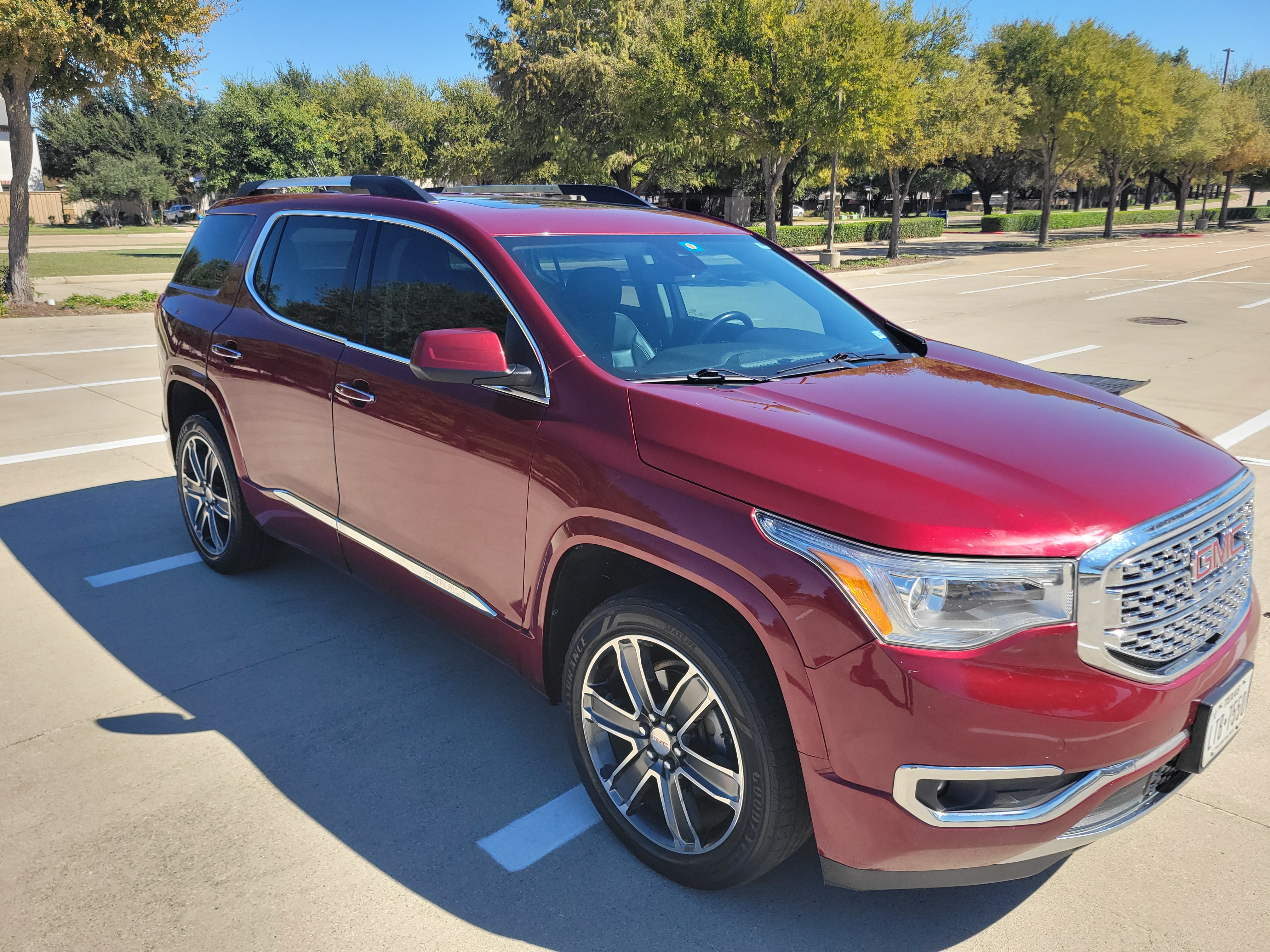Used 2017 GMC Acadia Denali w/ Technology Package FWD image 1