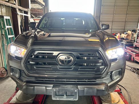 Used 2019 Toyota Tacoma SR w/ SR Convenience Package RWD image 11