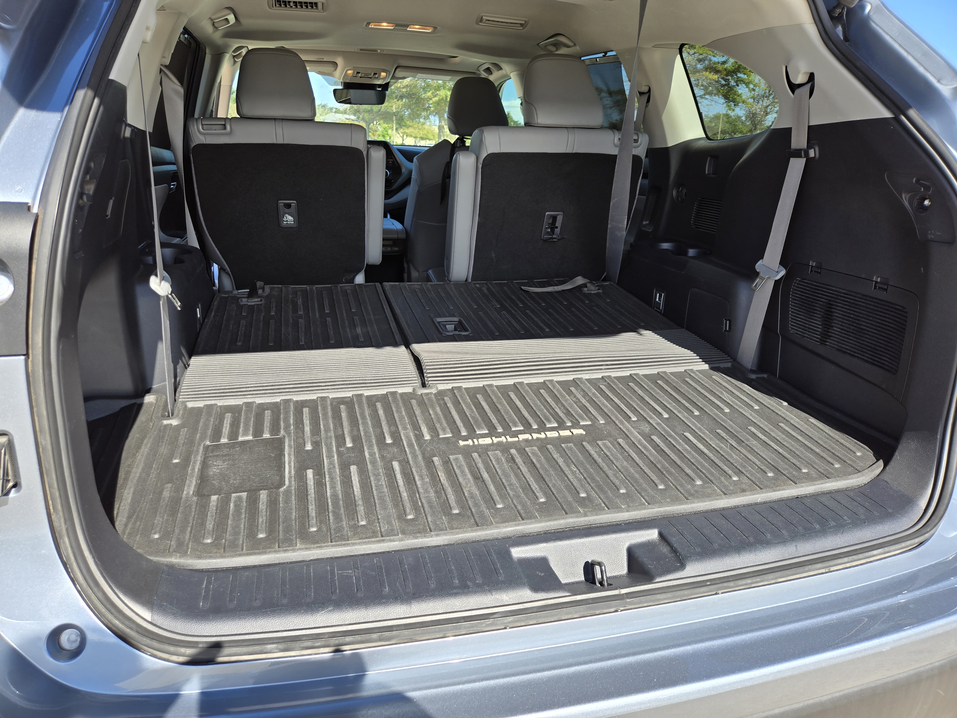 Used 2020 Toyota Highlander XLE FWD image 13