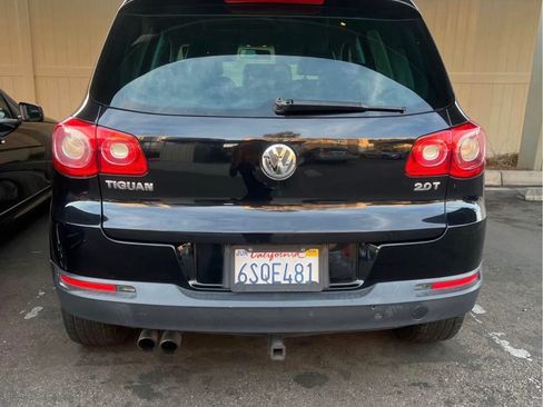 Used 2011 Volkswagen Tiguan SE FWD image 1