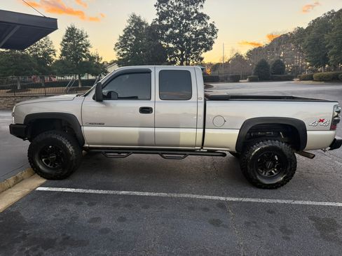 Used 2004 Chevrolet Silverado 2500 W/T image 2