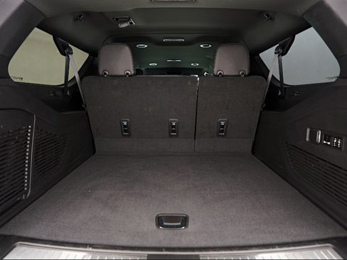 Used 2023 GMC Yukon XL Denali image 9