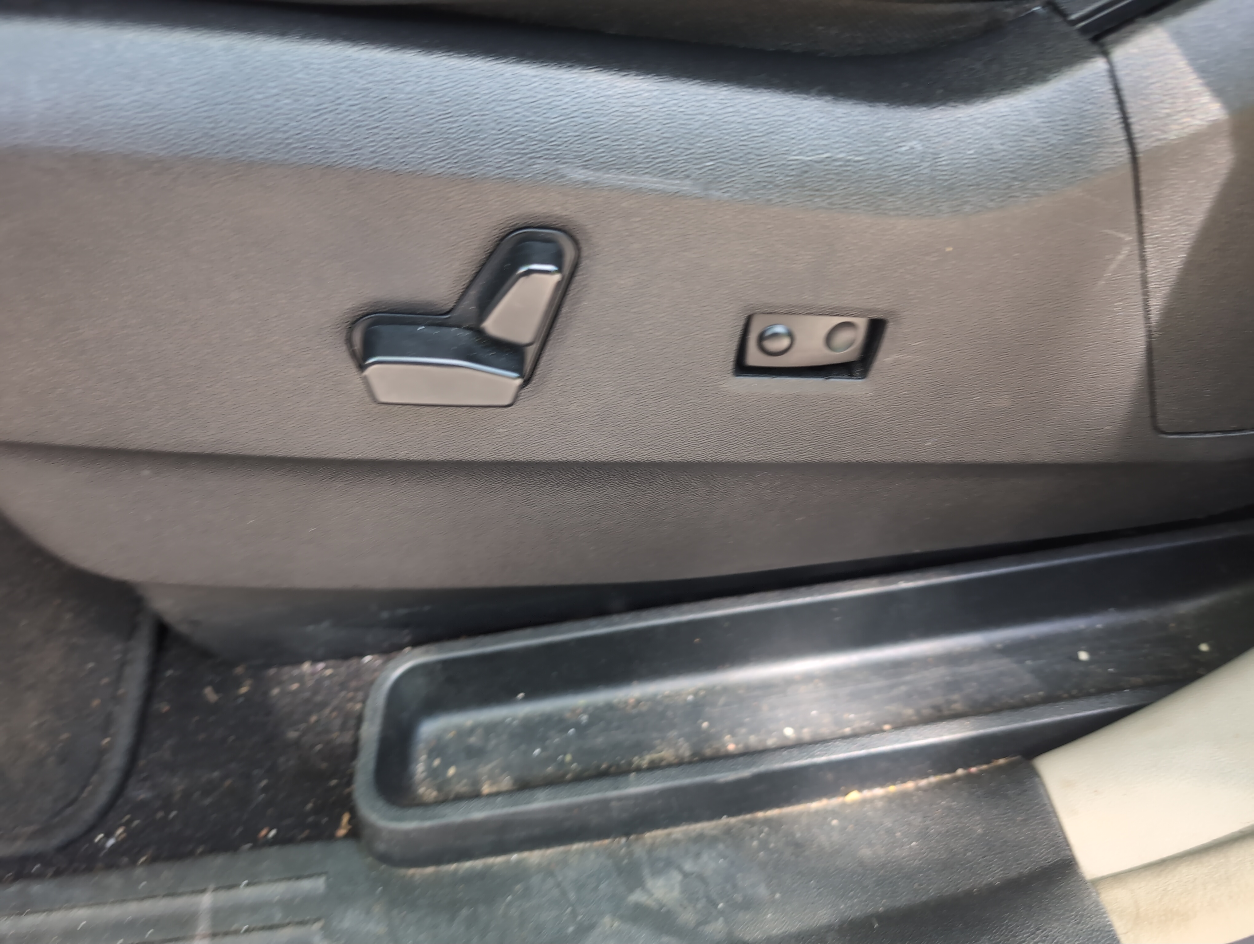 Used 2016 Chrysler Town & Country Touring w/ Driver Convenience Group FWD image 15