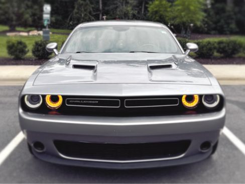 Used 2015 Dodge Challenger SXT w/ Driver Convenience Group image 1