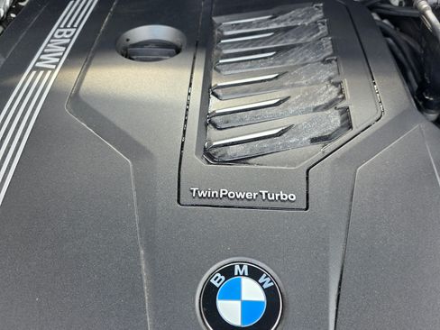Used 2022 BMW X5 xDrive40i w/ M Sport Package AWD/4WD image 25