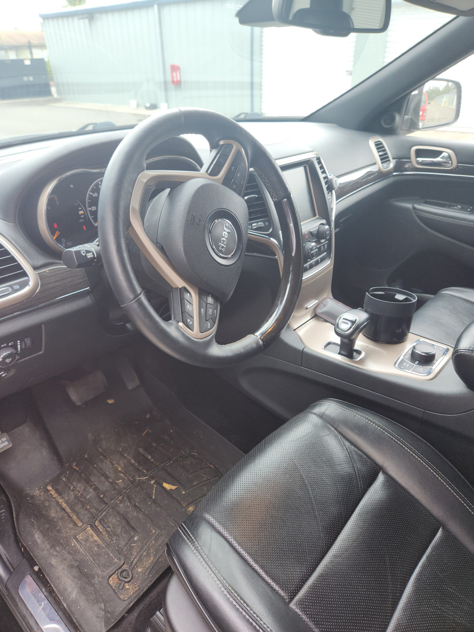 Used 2014 Jeep Grand Cherokee Overland w/ Advanced Technology Group AWD/4WD image 6