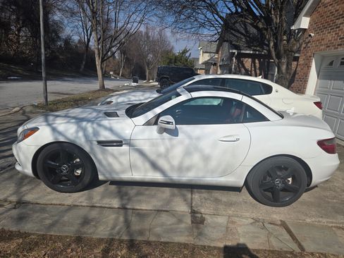 Used 2015 Mercedes-Benz SLK 250 image 1