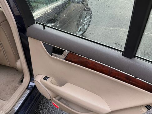Used 2011 Mercedes-Benz C 300 4MATIC Sedan image 8