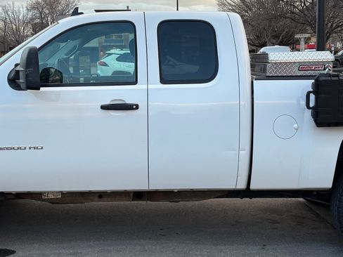 Used 2011 Chevrolet Silverado 2500 LT w/ Interior Plus Package image 5