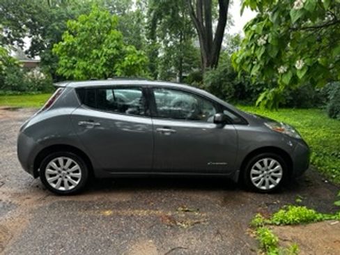 Used 2017 Nissan Leaf S w/ Charge Package FWD image 9