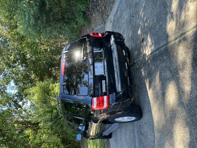 Used 2009 Ford Escape XLT FWD image 2