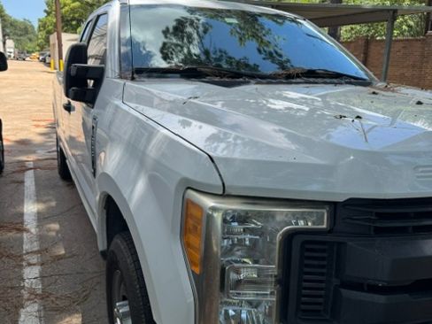 Used 2017 Ford F250 XL w/ Power Equipment Group RWD image 4