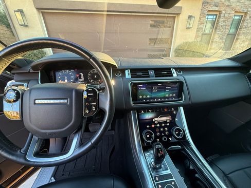 Used 2018 Land Rover Range Rover Sport HSE image 11