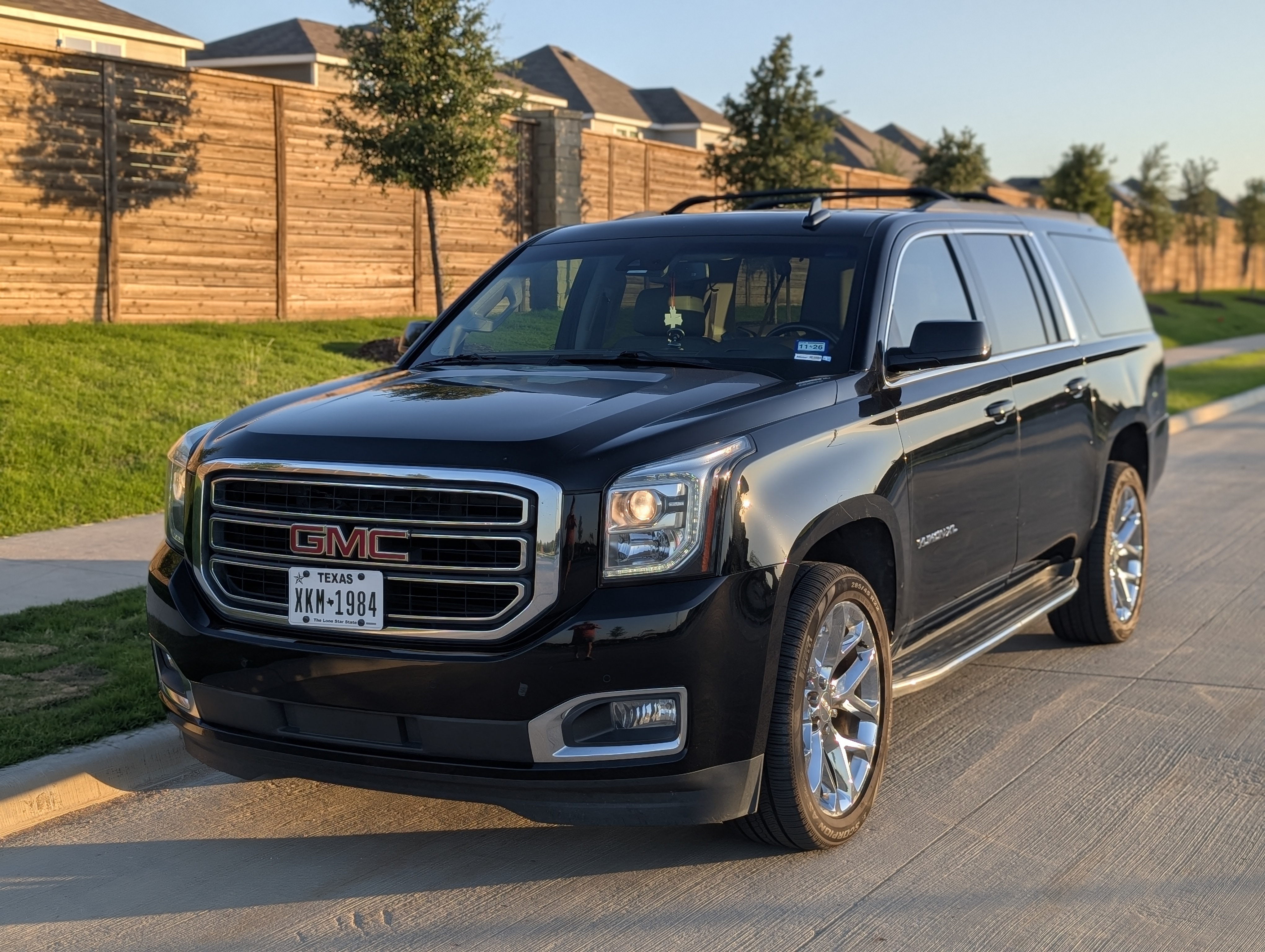 Used 2019 GMC Yukon XL SLT RWD image 1
