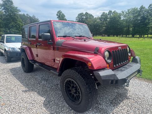 Used 2012 Jeep Wrangler Unlimited Sahara w/ Connectivity Group AWD/4WD image 19