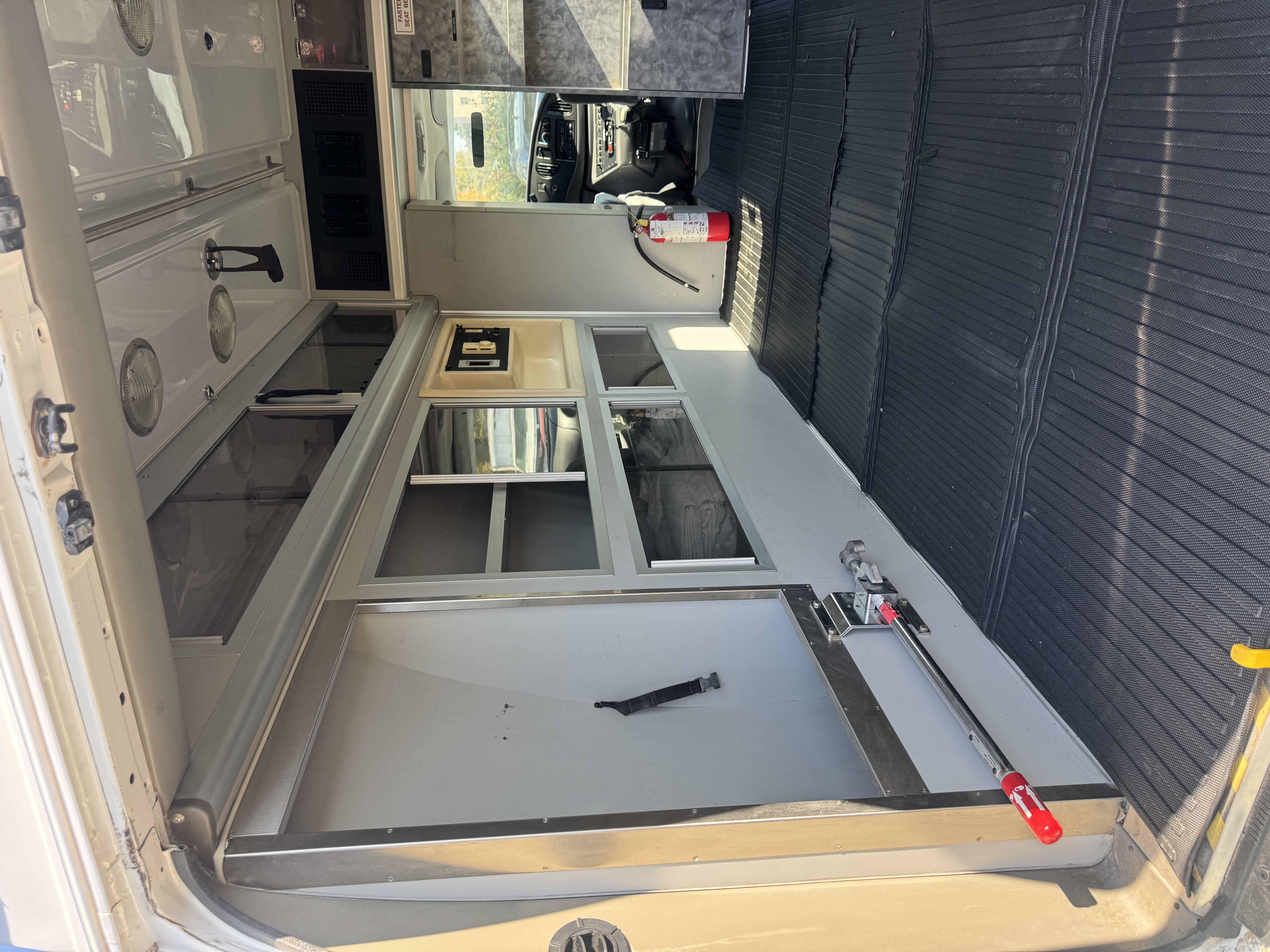 Used 2007 Ford E-350 and Econoline 350 Extended Super Duty RWD image 4