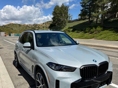 Used 2025 BMW X5 xDrive50e w/ Executive Package image 2