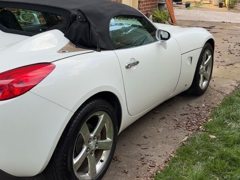 Used 2007 Pontiac Solstice Convertible w/ Preferred Package RWD image 4