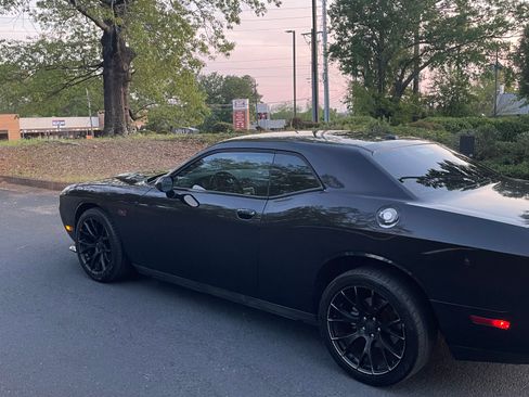 Used 2013 Dodge Challenger R/T RWD image 8