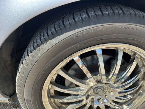 Used 2004 Cadillac De Ville w/ Equipment Group FWD image 12