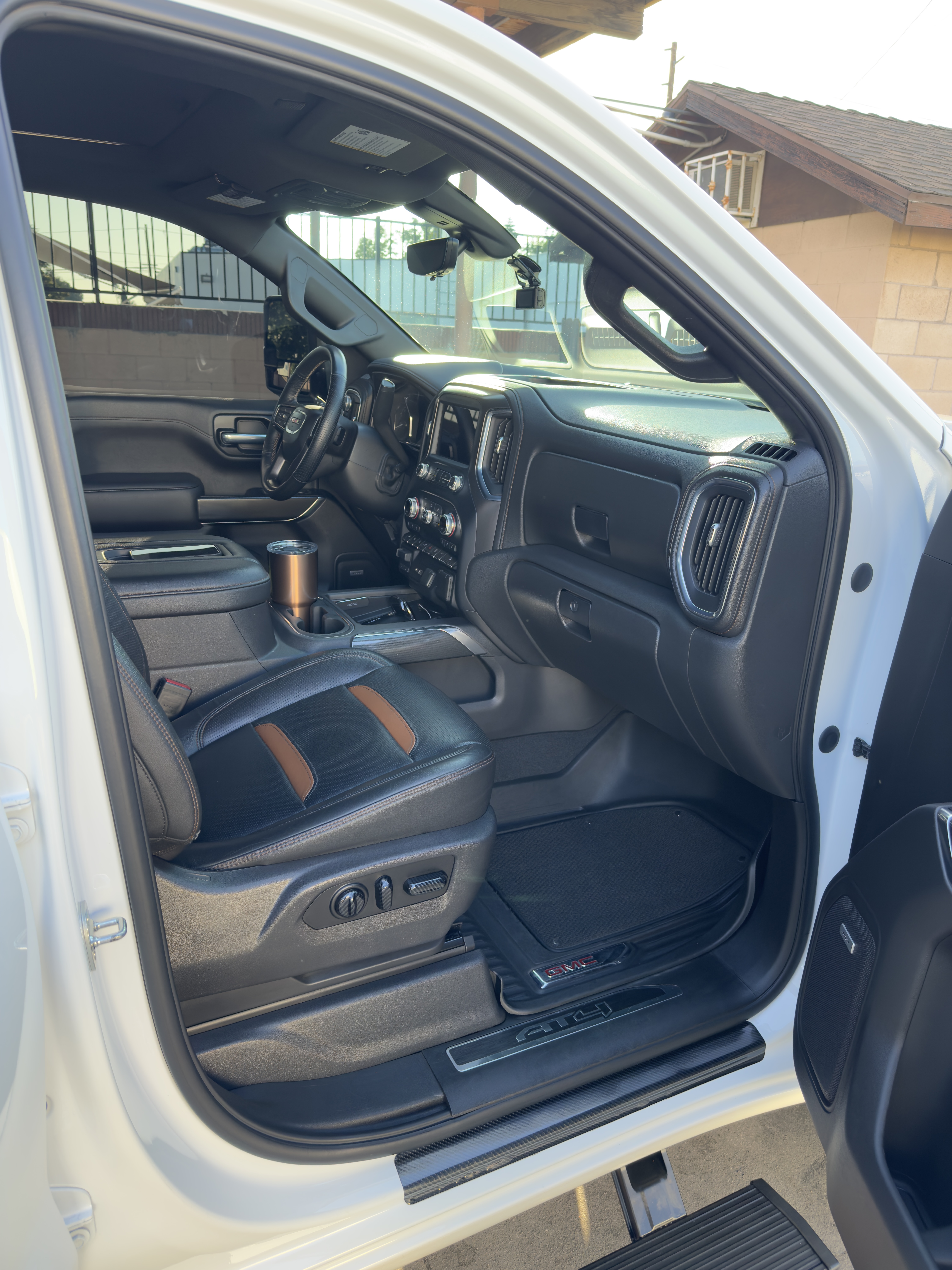Used 2020 GMC Sierra 1500 AT4 w/ AT4 Premium Package AWD/4WD image 11